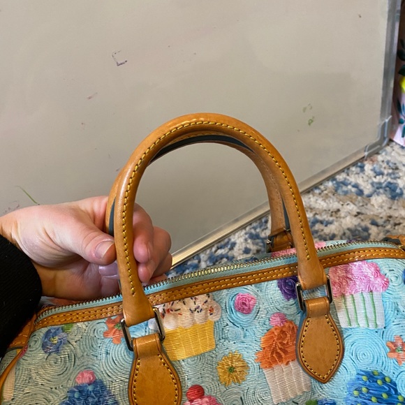 Dooney & bourke limited edition cupcake purse - Picture 5 of 8